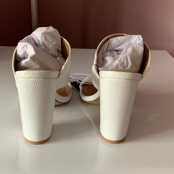 Thick Double Band Block Heel Sandals - Picture 6 of 6